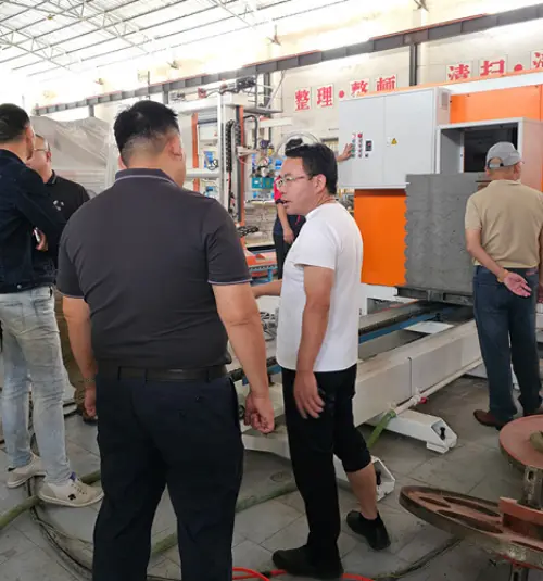 南美洲圭亚那客户自动化轻质隔墙板设备采购项目